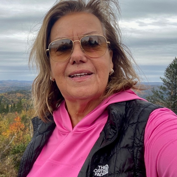 Meet your Posher, Lise - Picture 1 of 1